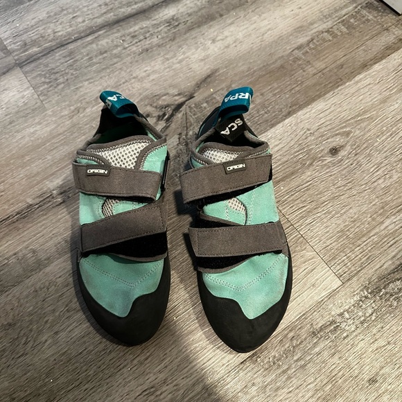 Scarpra climbing shoes - Picture 1 of 3